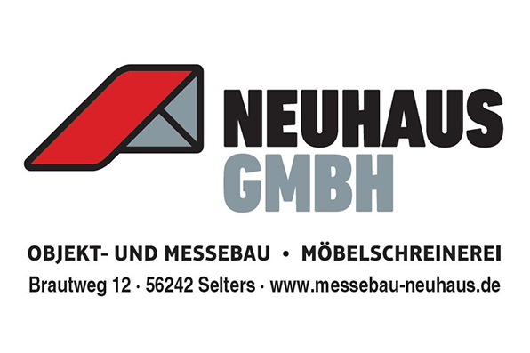 Logo der Firma Neuhaus GmbH mit einem stilisierten roten Dach und dem Schriftzug in Schwarz und Grau. Der Slogan darunter lautet: 'Objekt- und Messebau - Möbelschreinerei'.