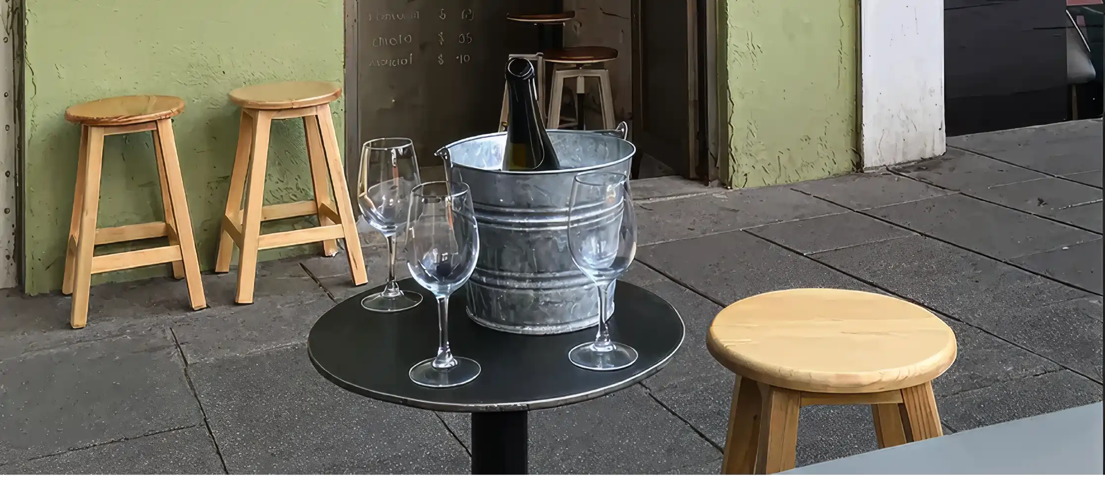 vista-aerea-pareja-palapa-alberca-forma-de-rio