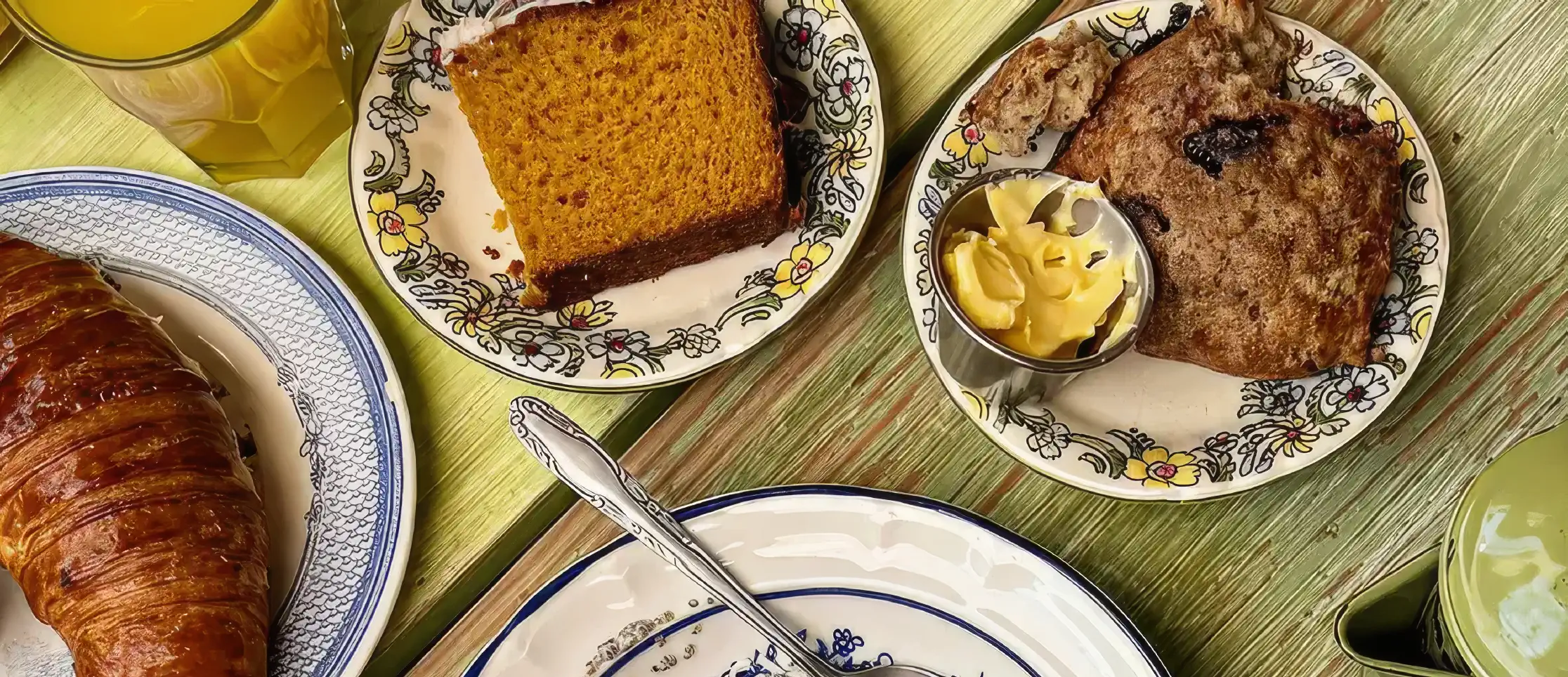 entrada-lamparas-colgantes-macetas-plantas