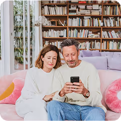 Couple sur un canapé