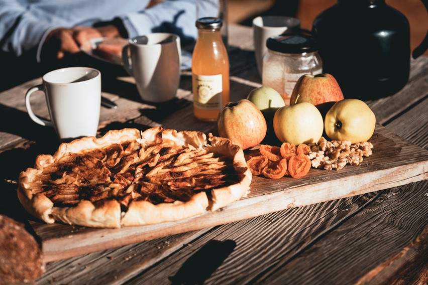 A picnic with local (and seasonal) fruits and juices from Opalin (a local and sustainable company)