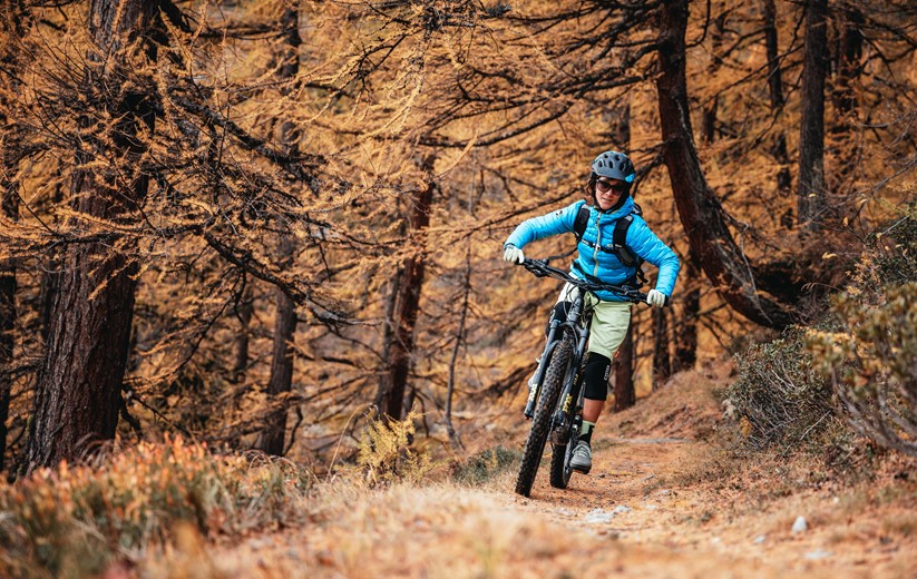 Riding on prime singletrack trails in Verbier