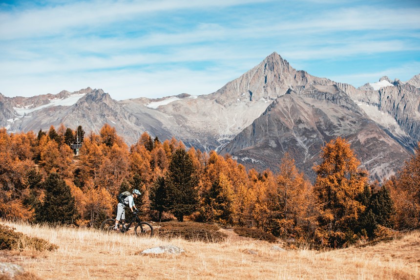 Riding with the Bitschorn in the background