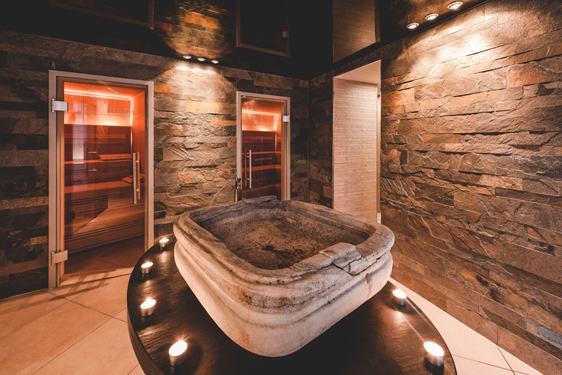 Spa and hut tub view at the Hotel Hemizeus