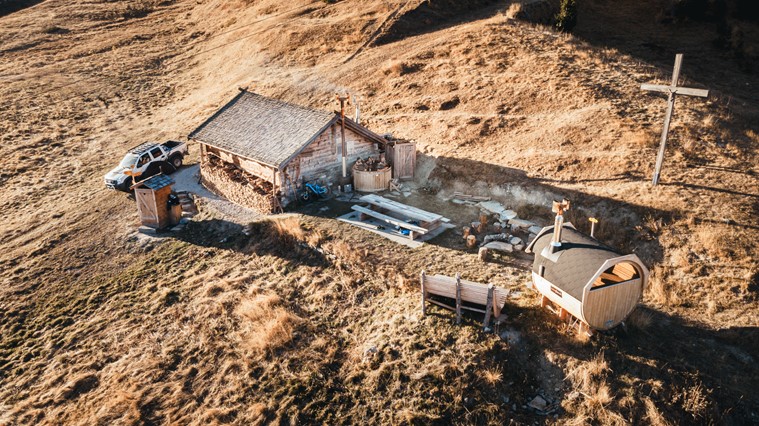 An outdoor spa above the clouds