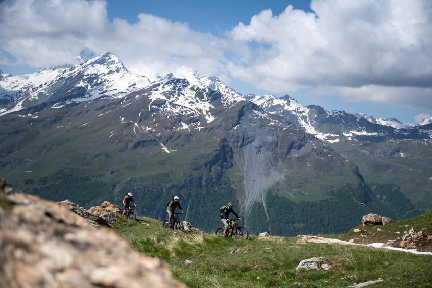 Adri and Max exploring the Alps by e-MTB