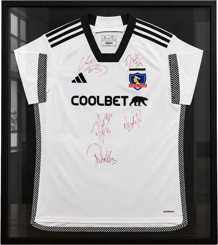 Camiseta de fútbol enmarcada