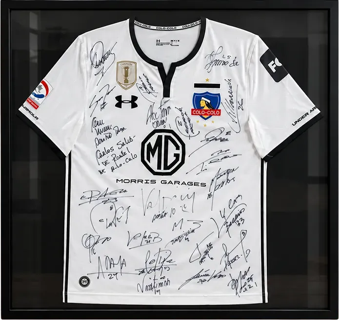 Camiseta de fútbol enmarcada