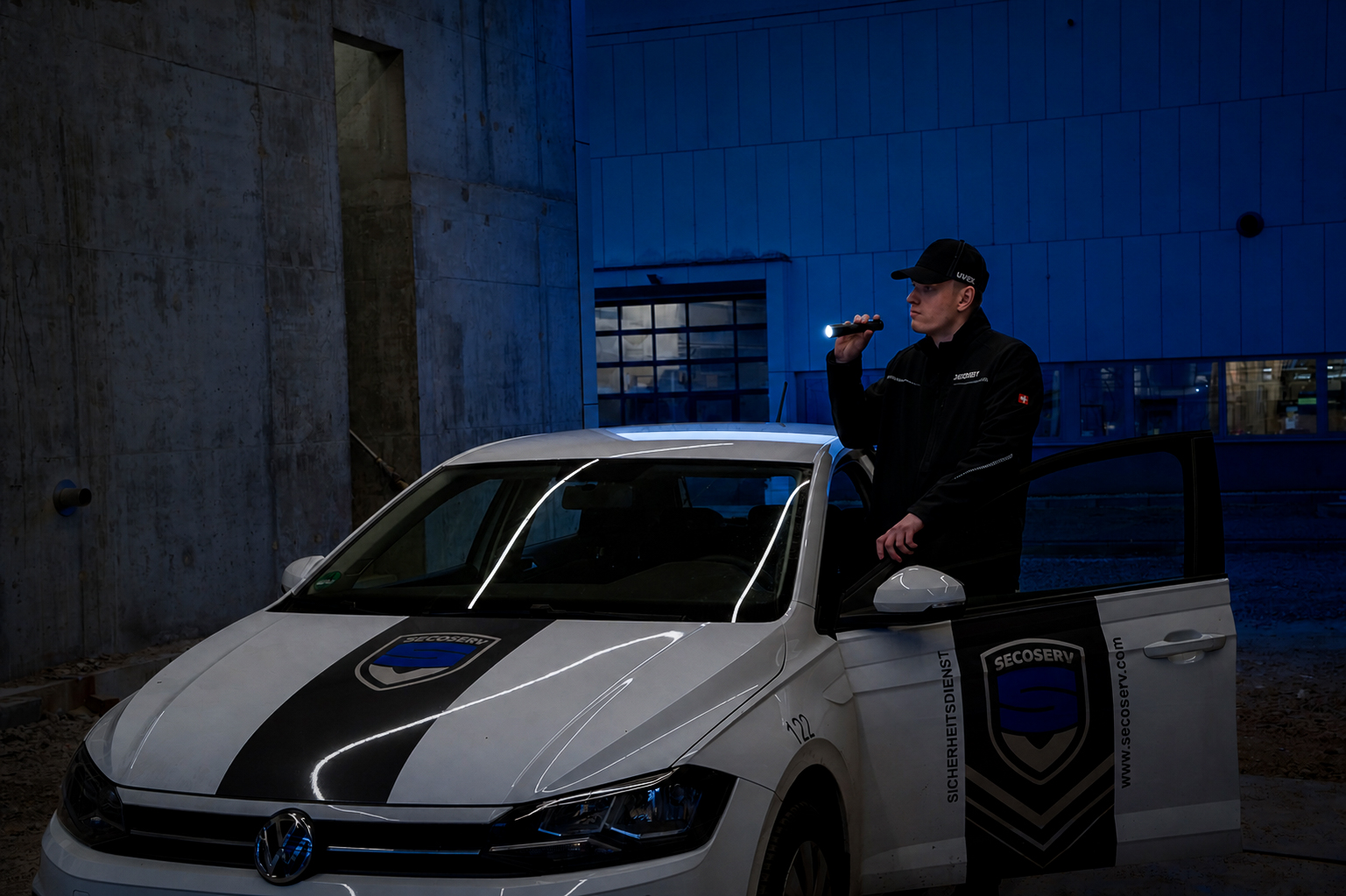Streifen- und Revierdienst von SECOSERV im Einsatz – mobile Sicherheitskontrollen, Kontrollgänge und sichtbare Präsenz für Schutz, Sicherheit und schnelle Reaktion rund um die Uhr.