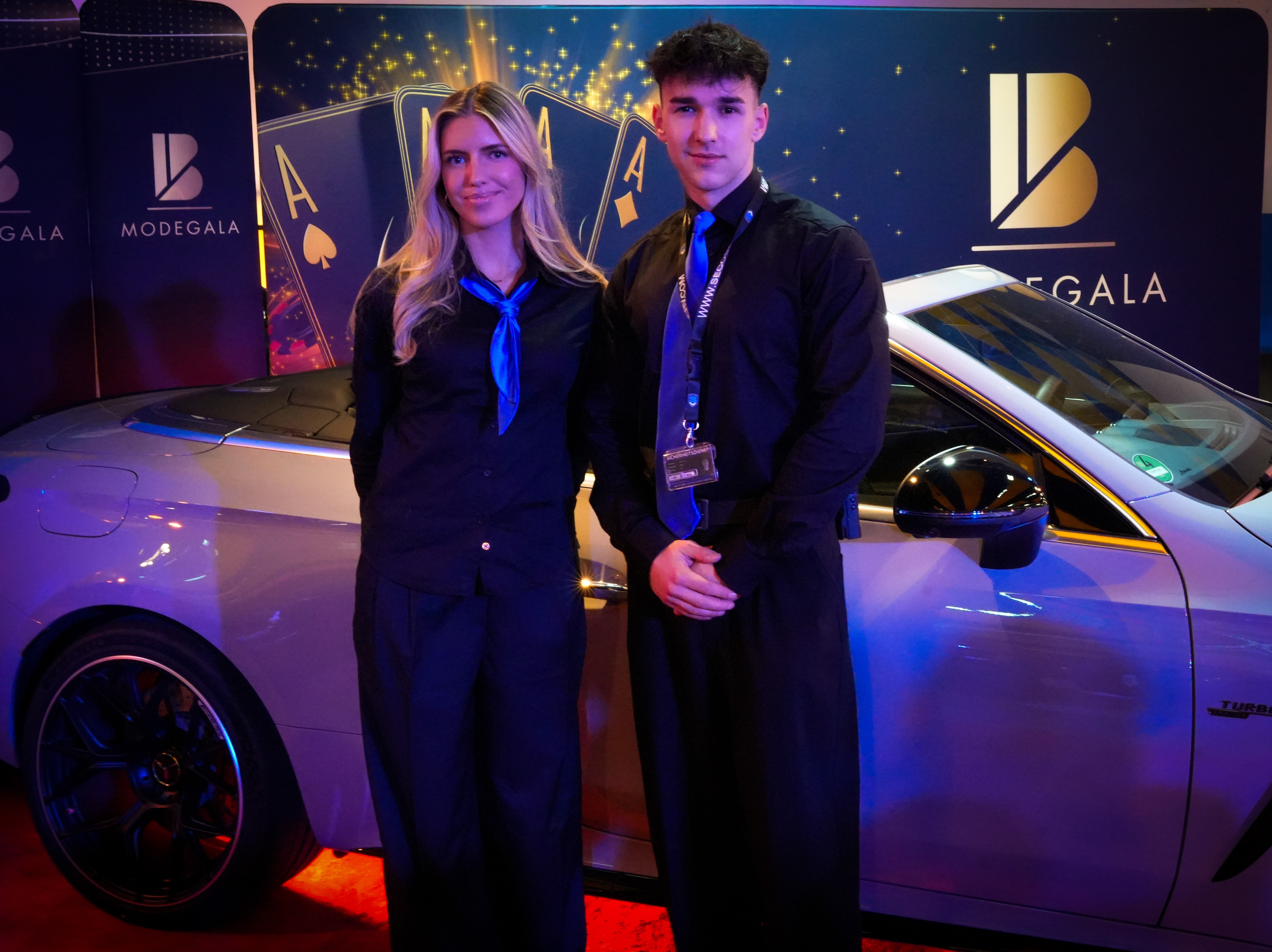 Professioneller Veranstaltungsschutz durch SECOSERV bei der IGA Business & Modegala 2026 im ICEHOUSE Aue – diskreter Sicherheitsdienst im Einsatz während eines exklusiven Abendevents mit stilvoller Atmosphäre, Bühne und Gästen.