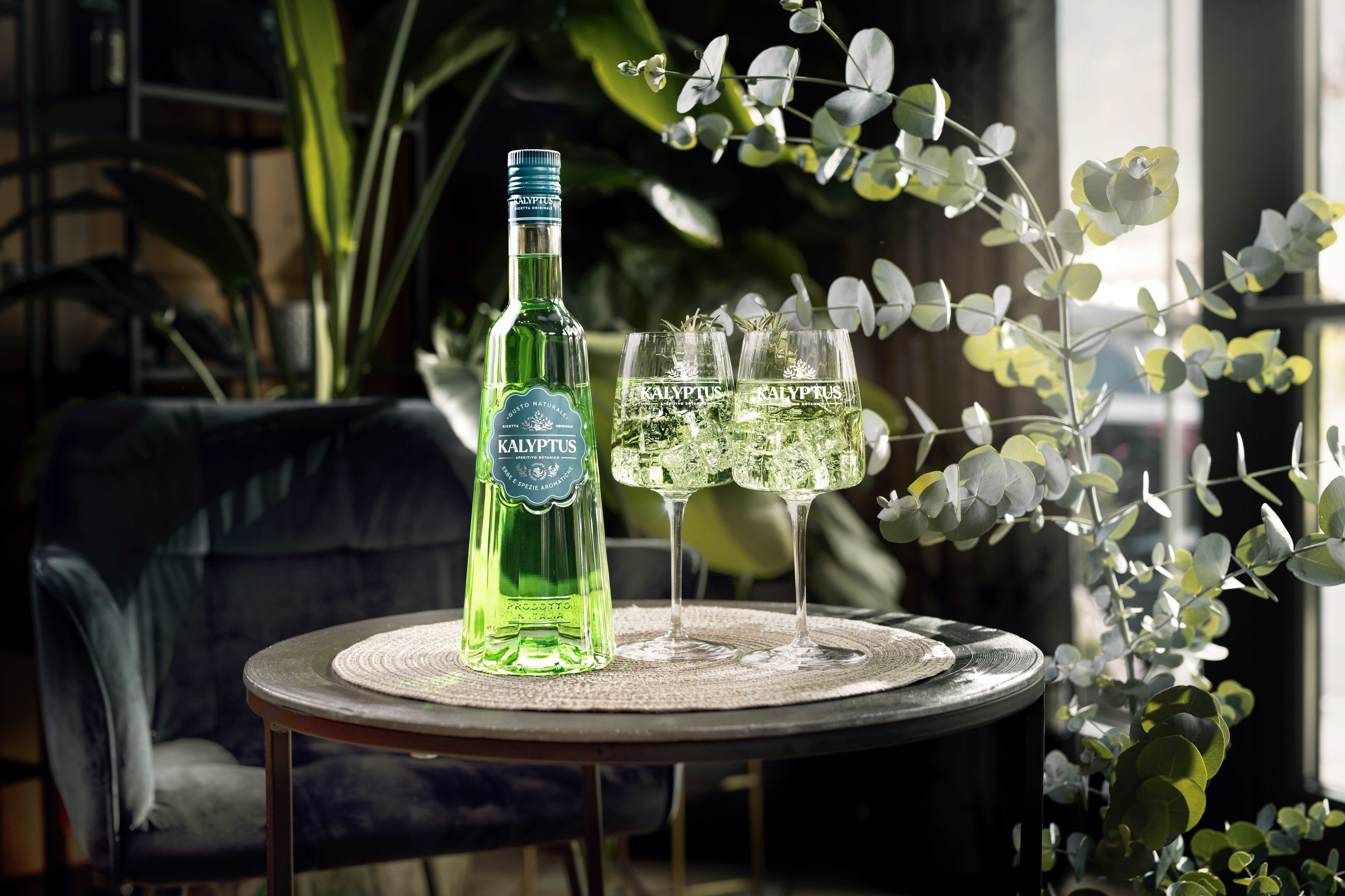 KALYPTUS spritz with two glasses on table