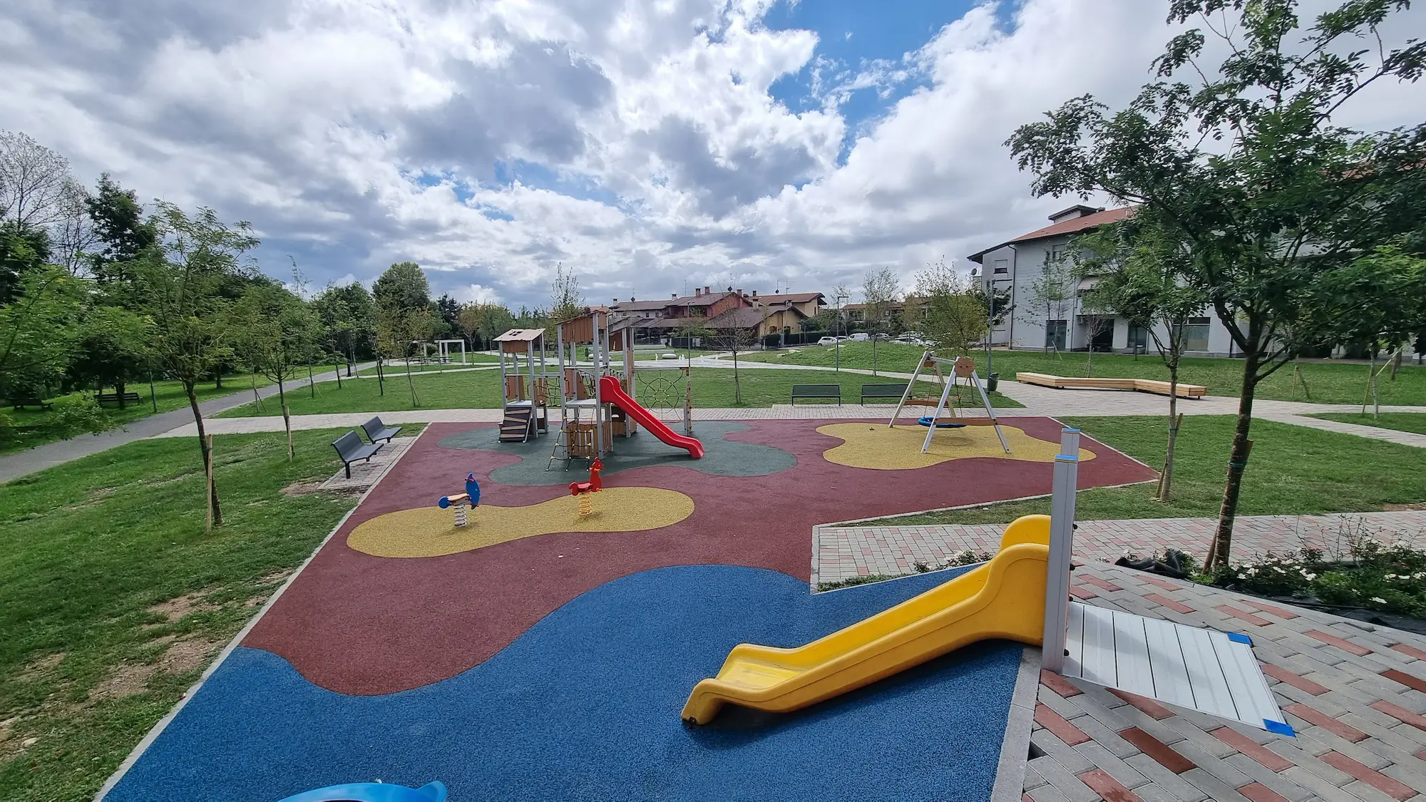 Displayed image from the thumbnail slider