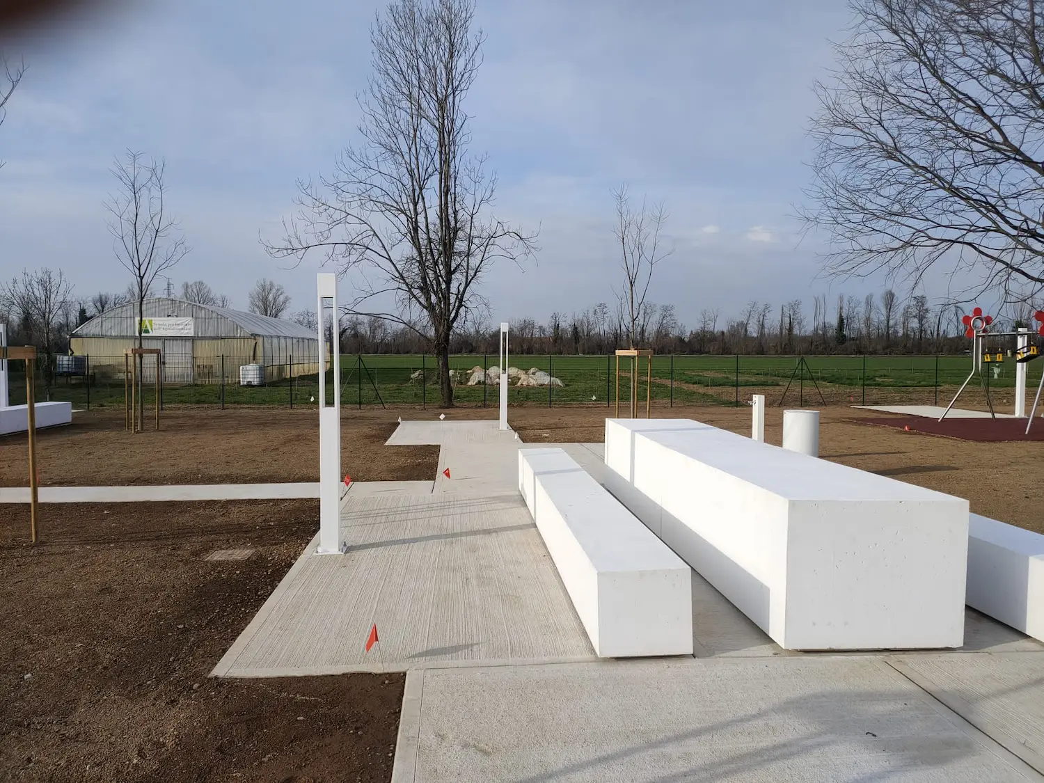 Displayed image from the thumbnail slider