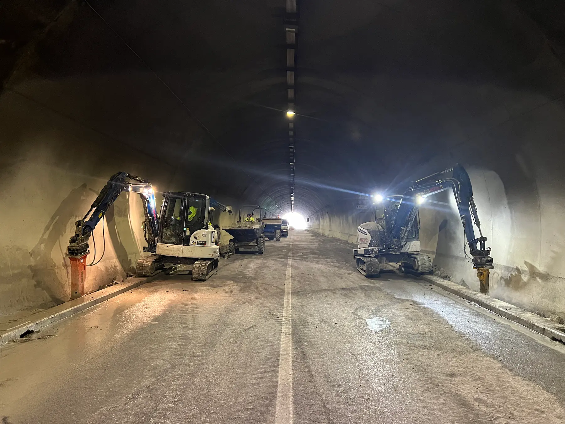 Displayed image from the thumbnail slider