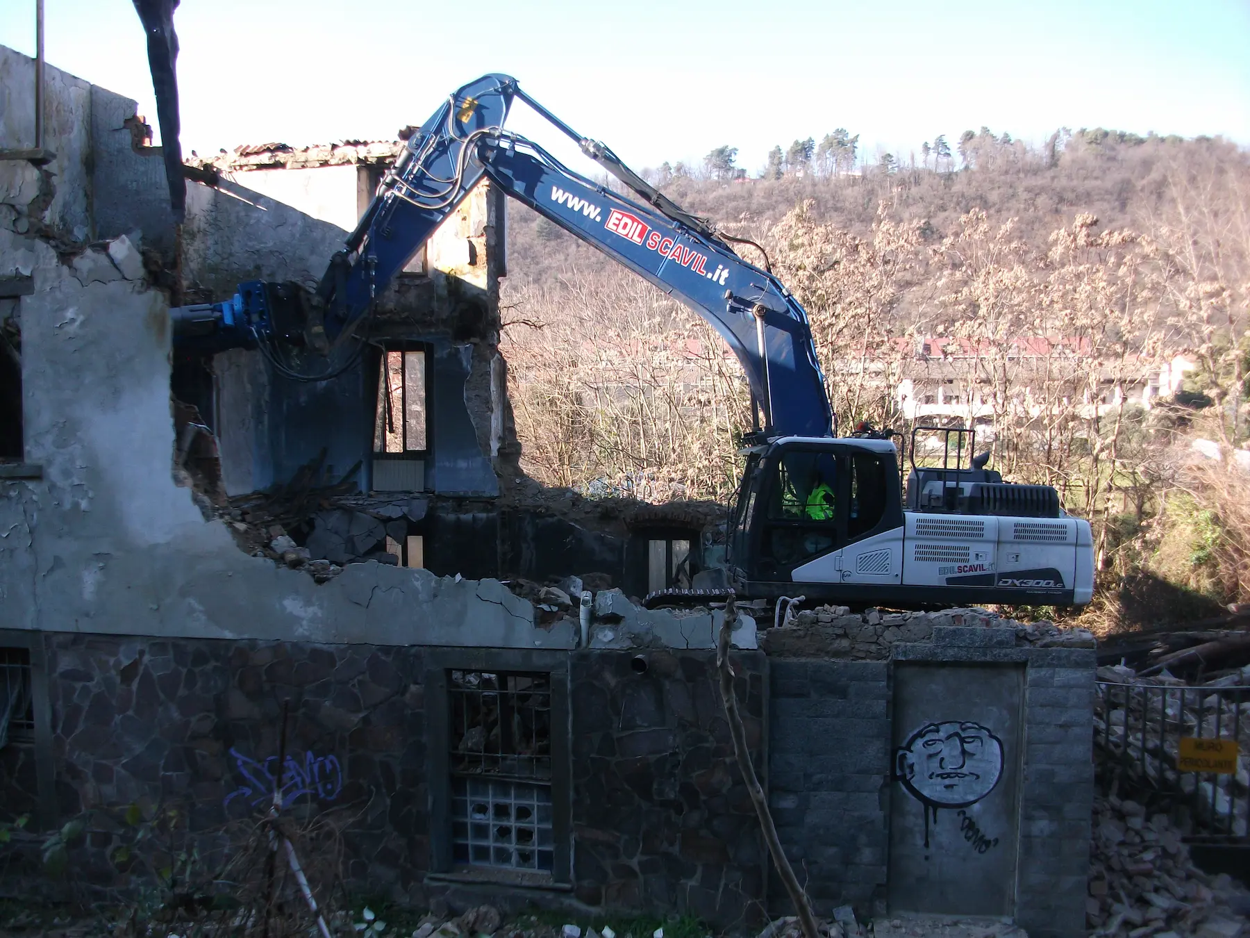 Displayed image from the thumbnail slider