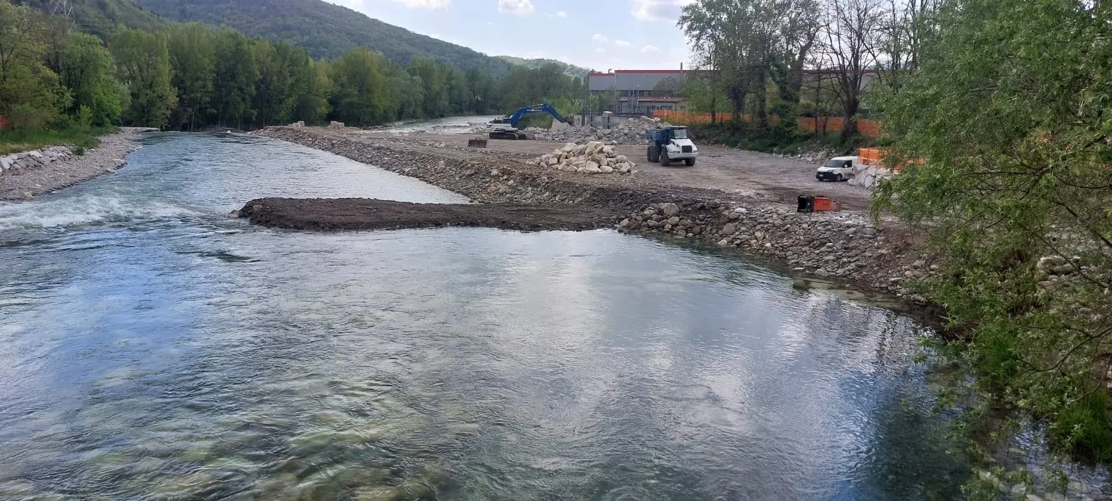 Displayed image from the thumbnail slider