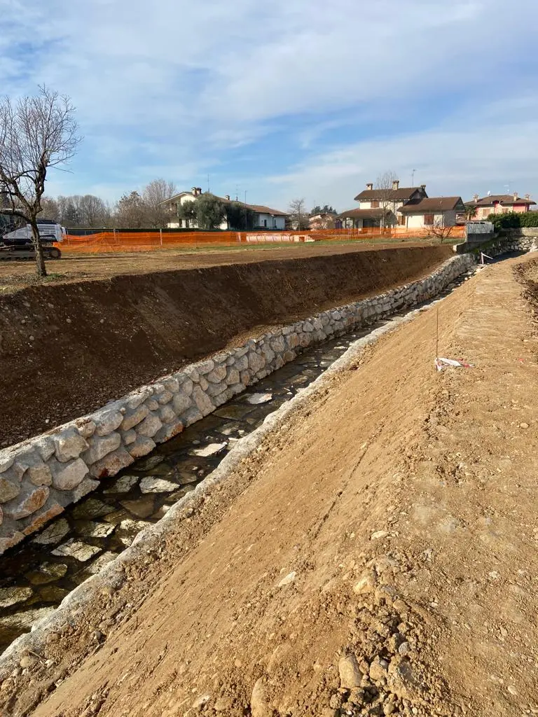 Displayed image from the thumbnail slider