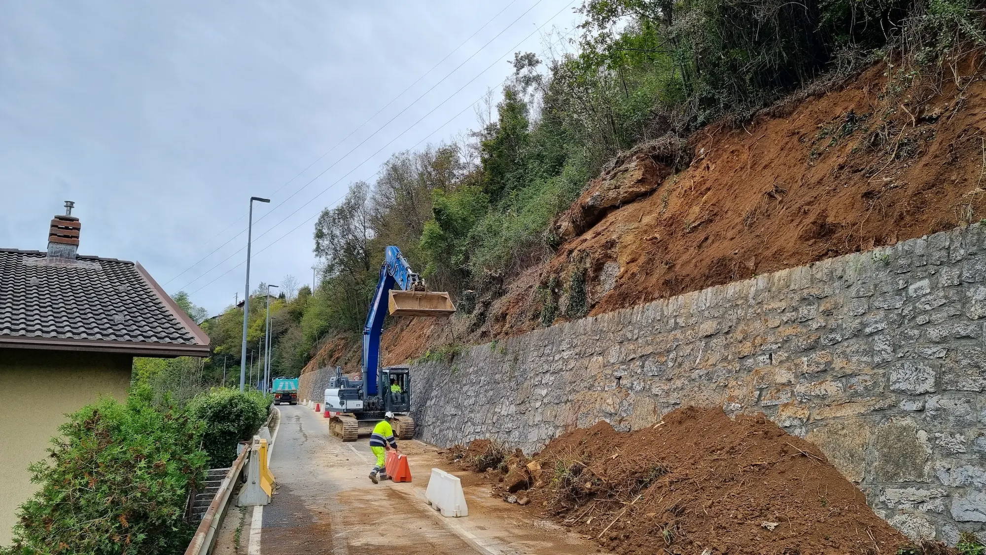 Displayed image from the thumbnail slider