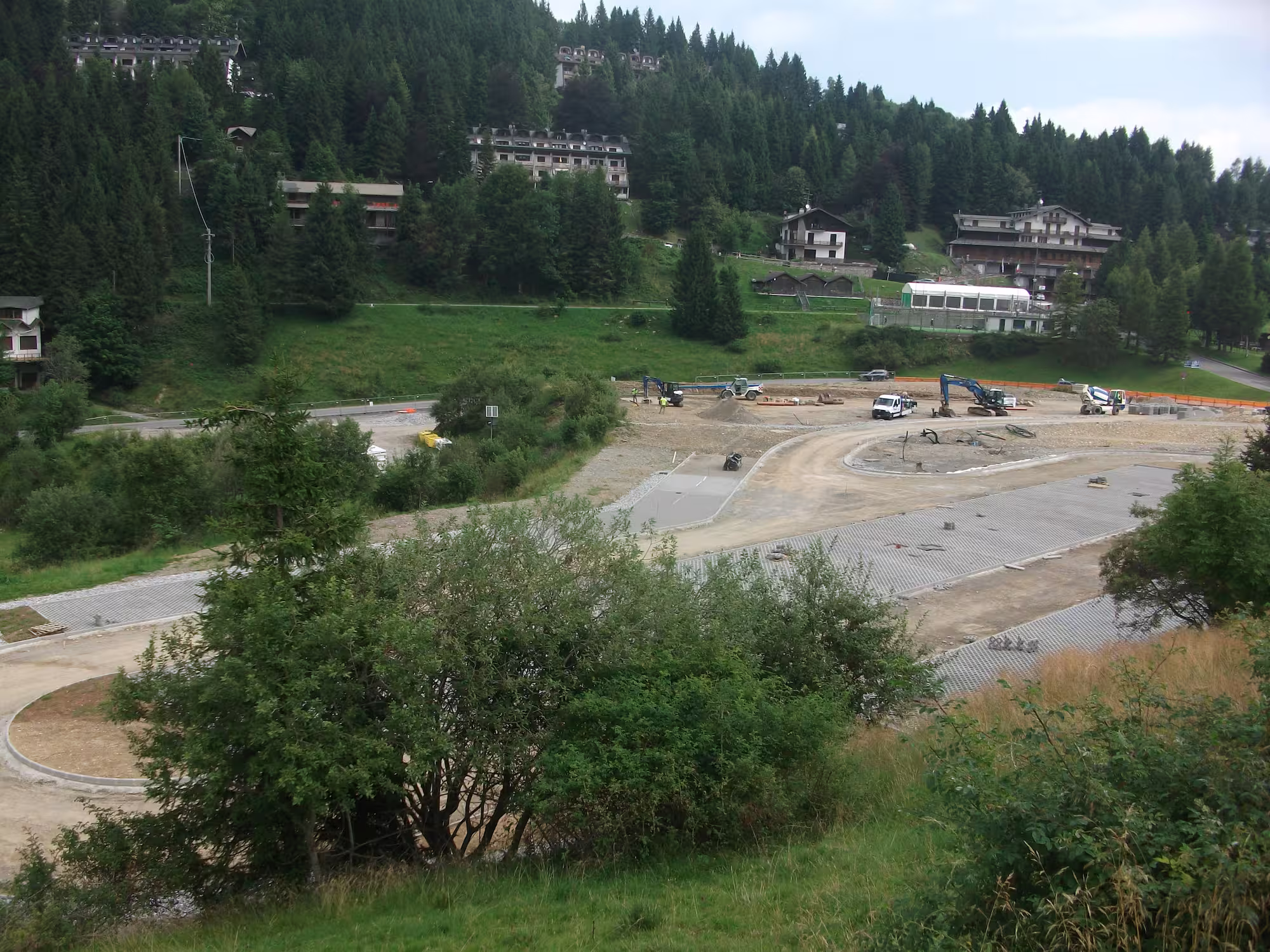 Displayed image from the thumbnail slider