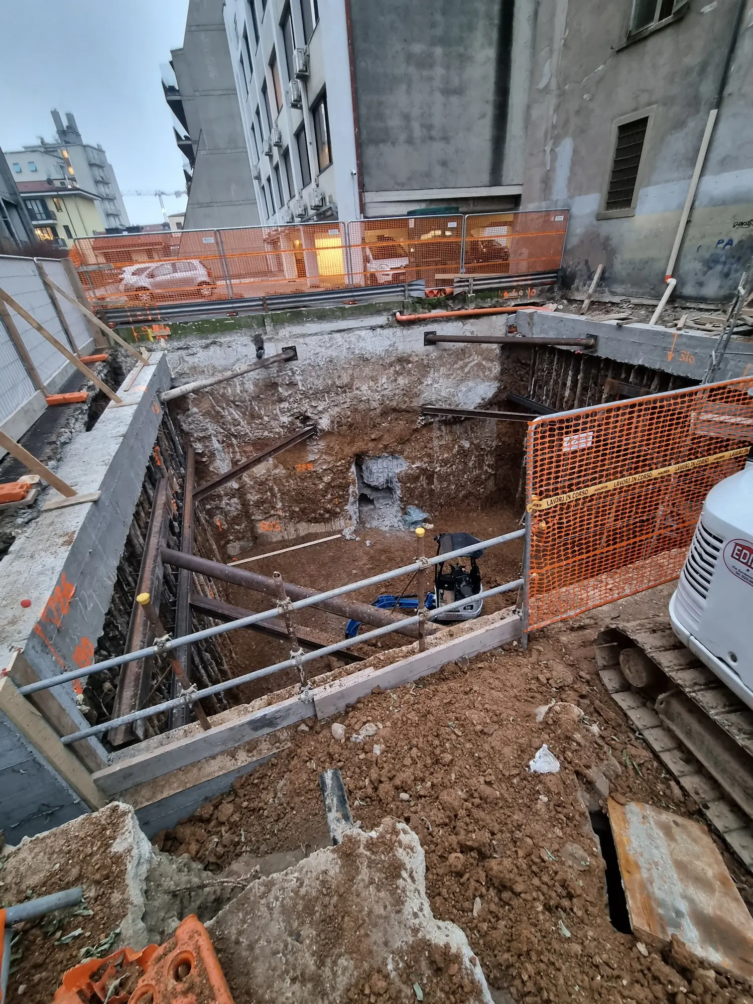 Displayed image from the thumbnail slider