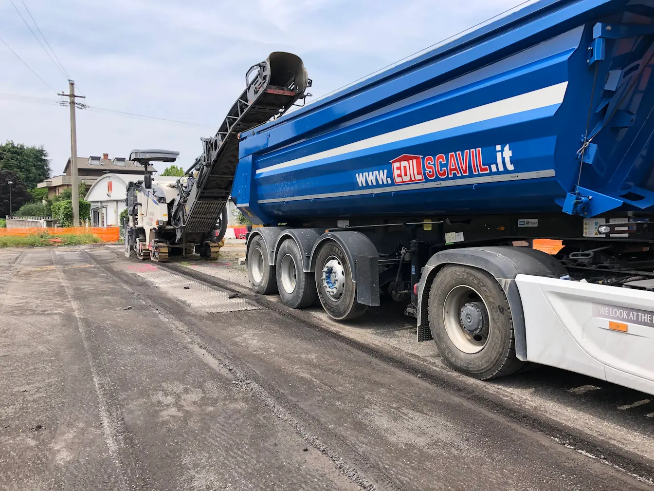 Displayed image from the thumbnail slider