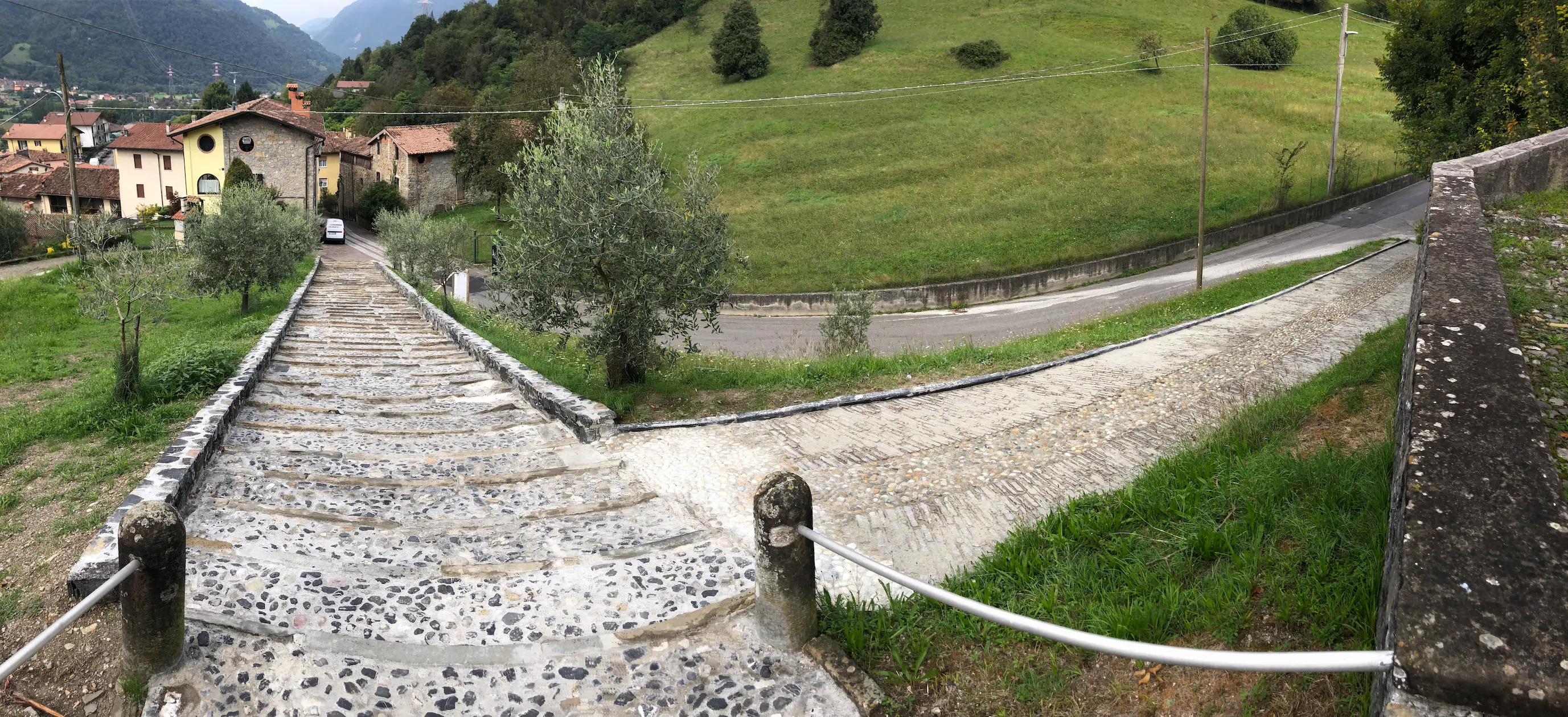 Displayed image from the thumbnail slider