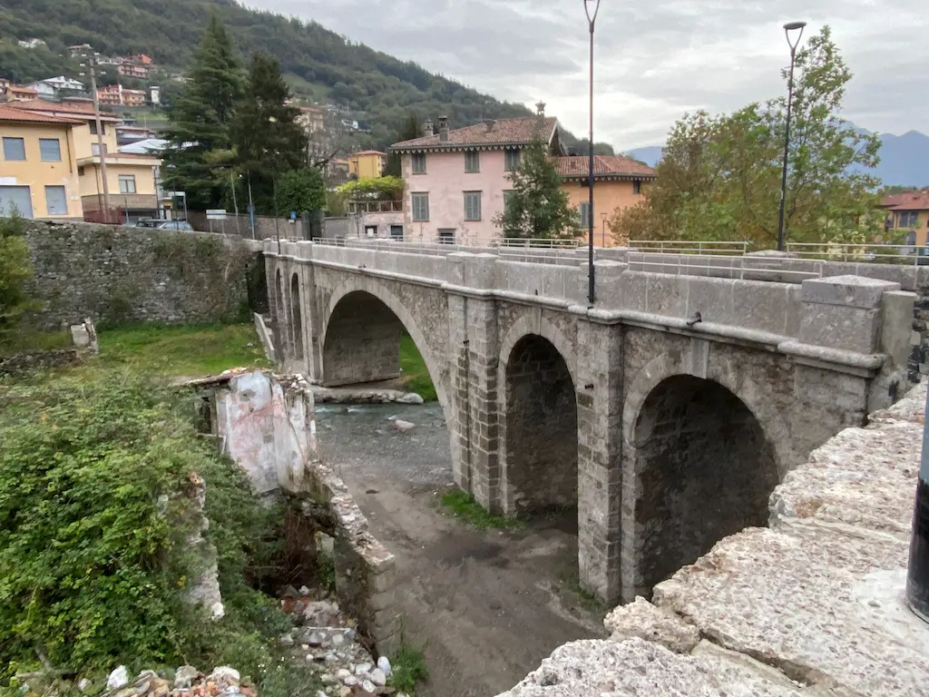 Displayed image from the thumbnail slider