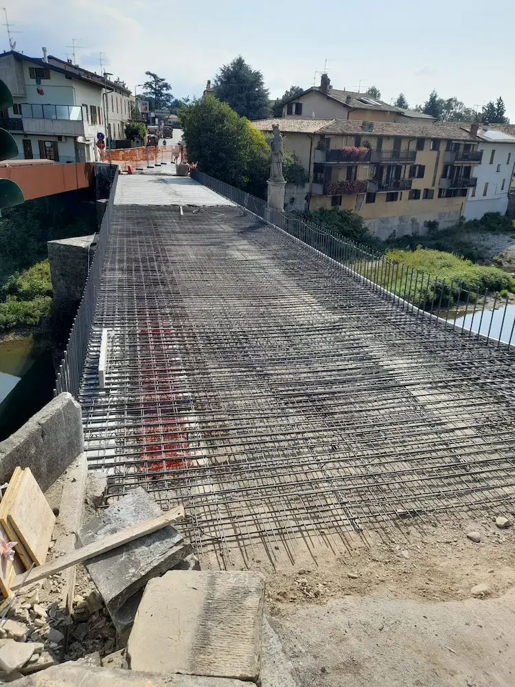 Displayed image from the thumbnail slider