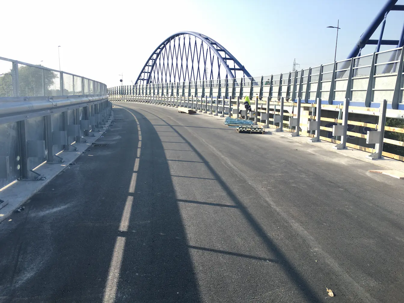 Displayed image from the thumbnail slider