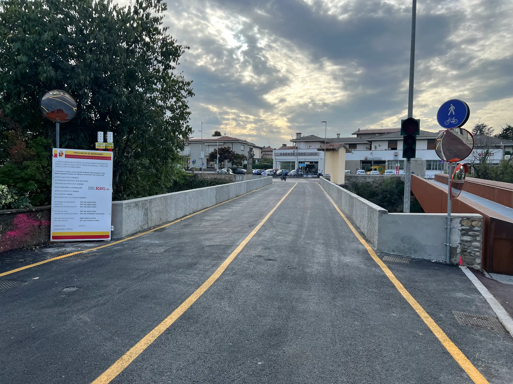 Displayed image from the thumbnail slider