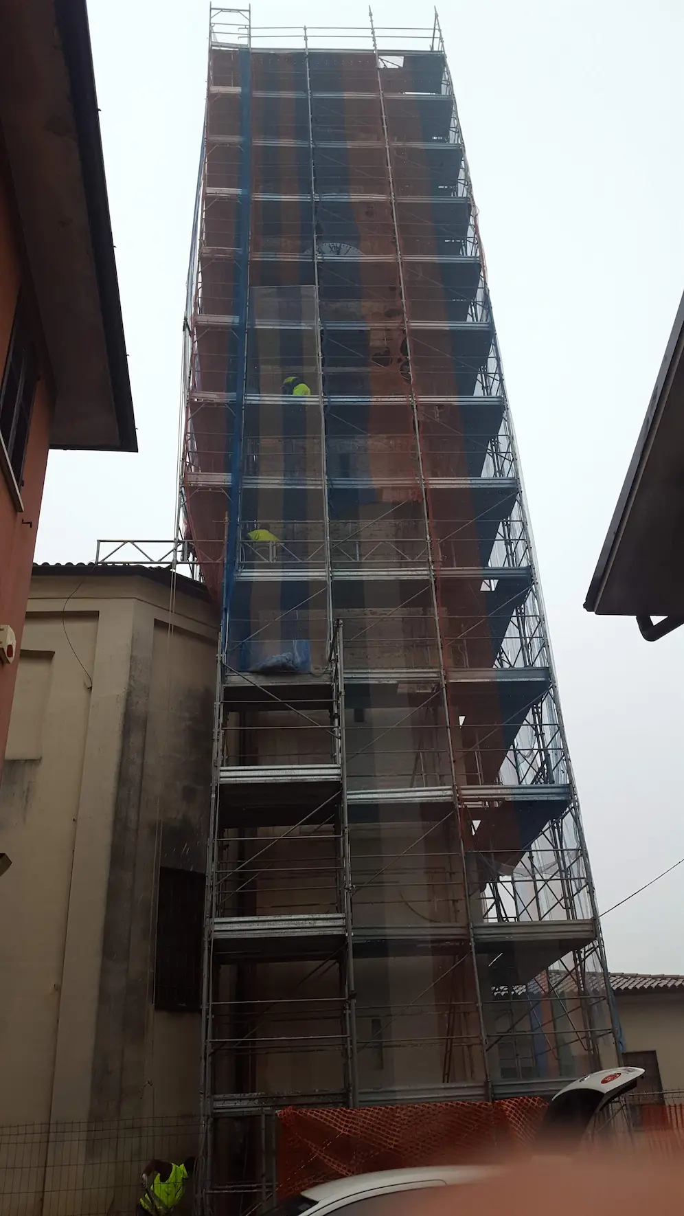 Displayed image from the thumbnail slider