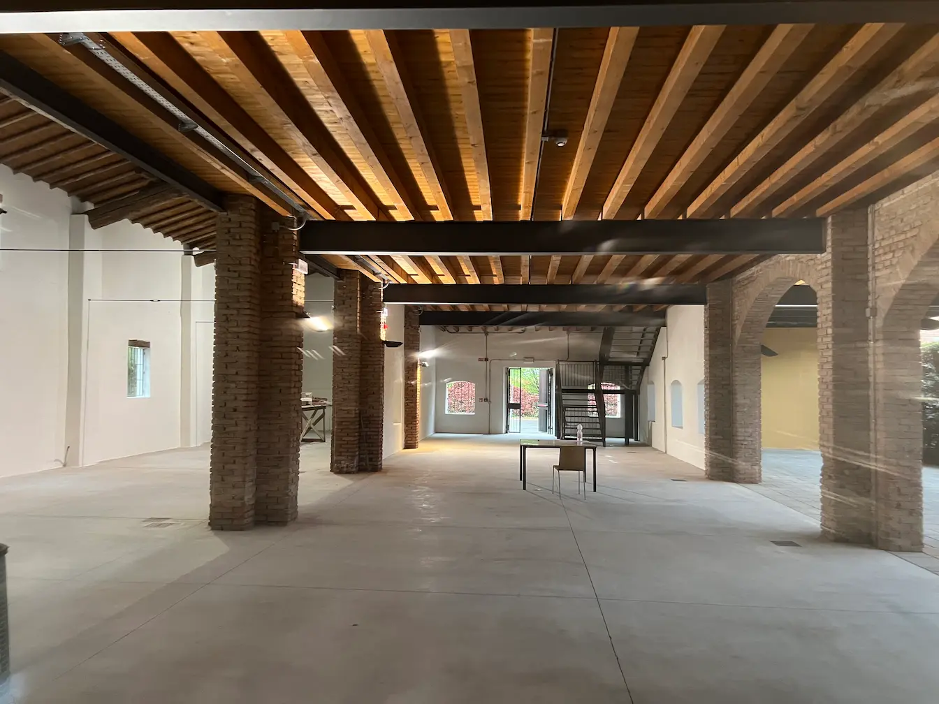 Displayed image from the thumbnail slider