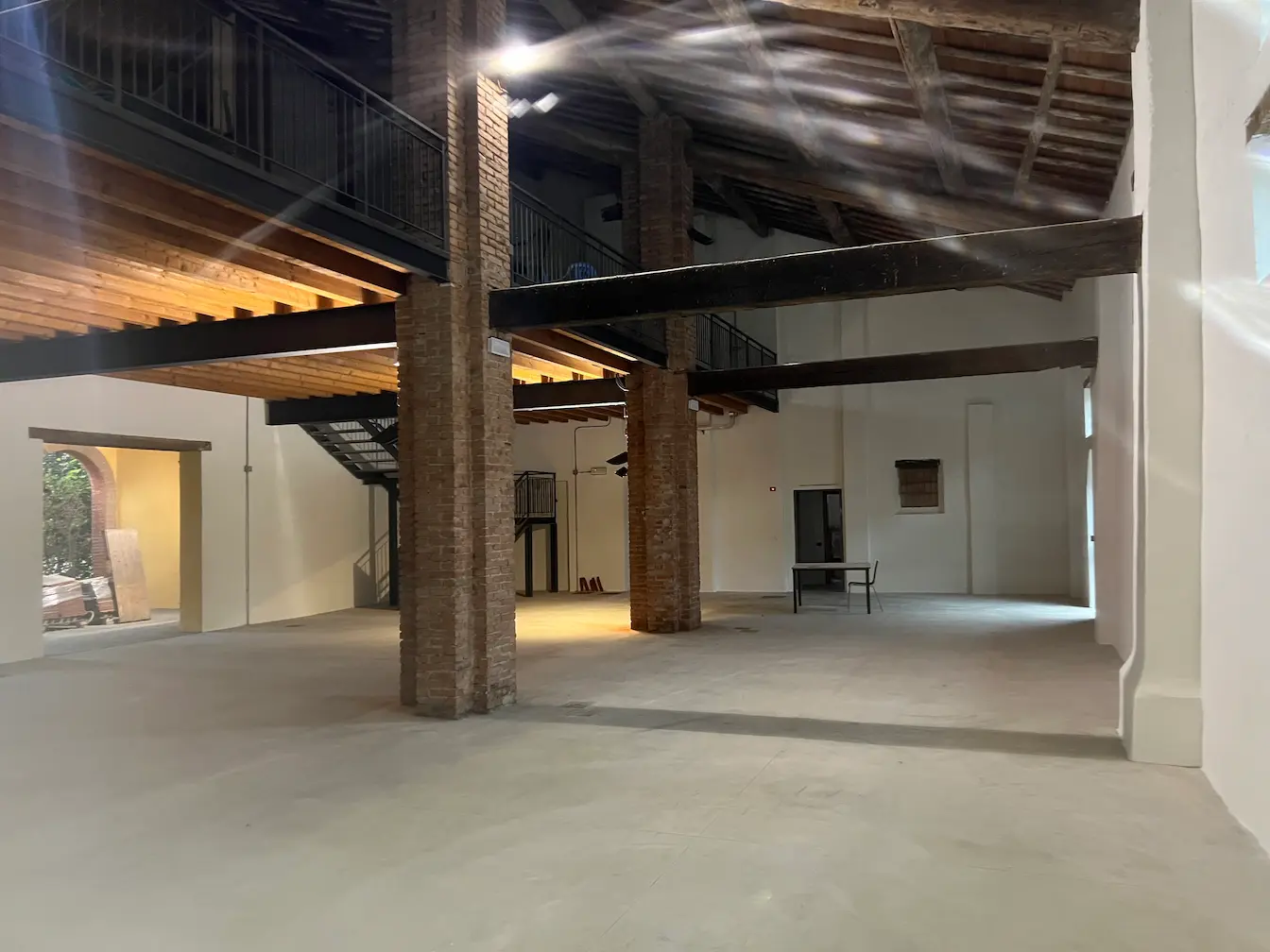 Displayed image from the thumbnail slider