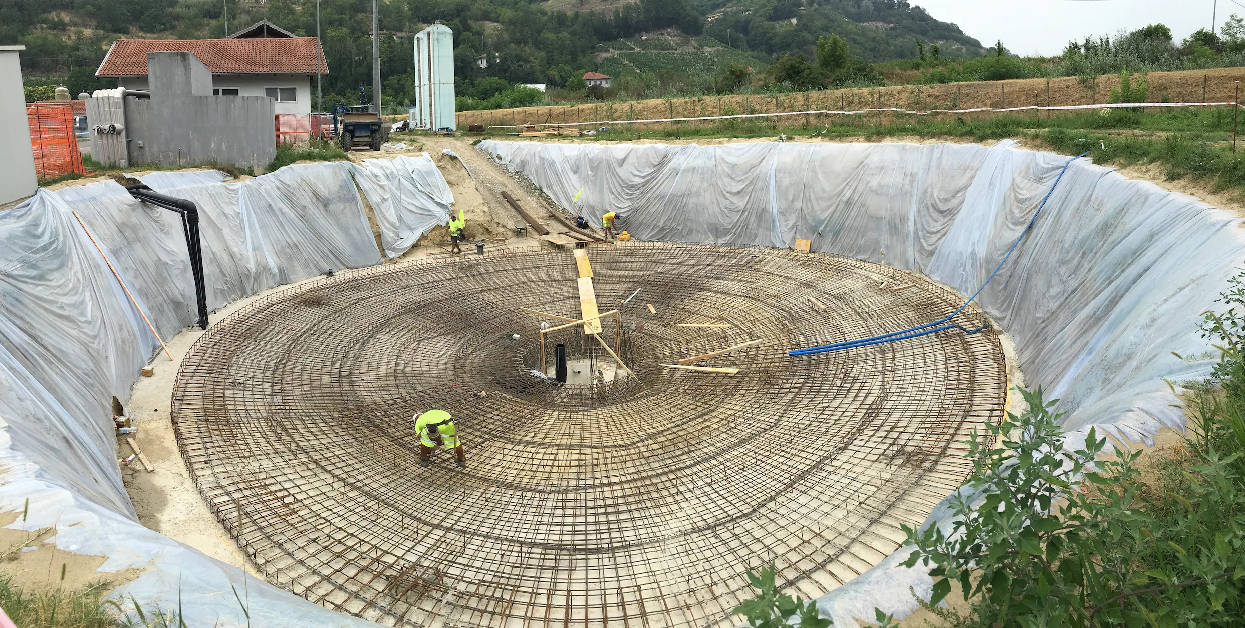 Displayed image from the thumbnail slider