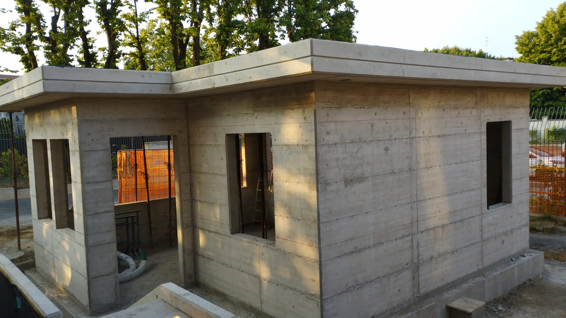 Displayed image from the thumbnail slider