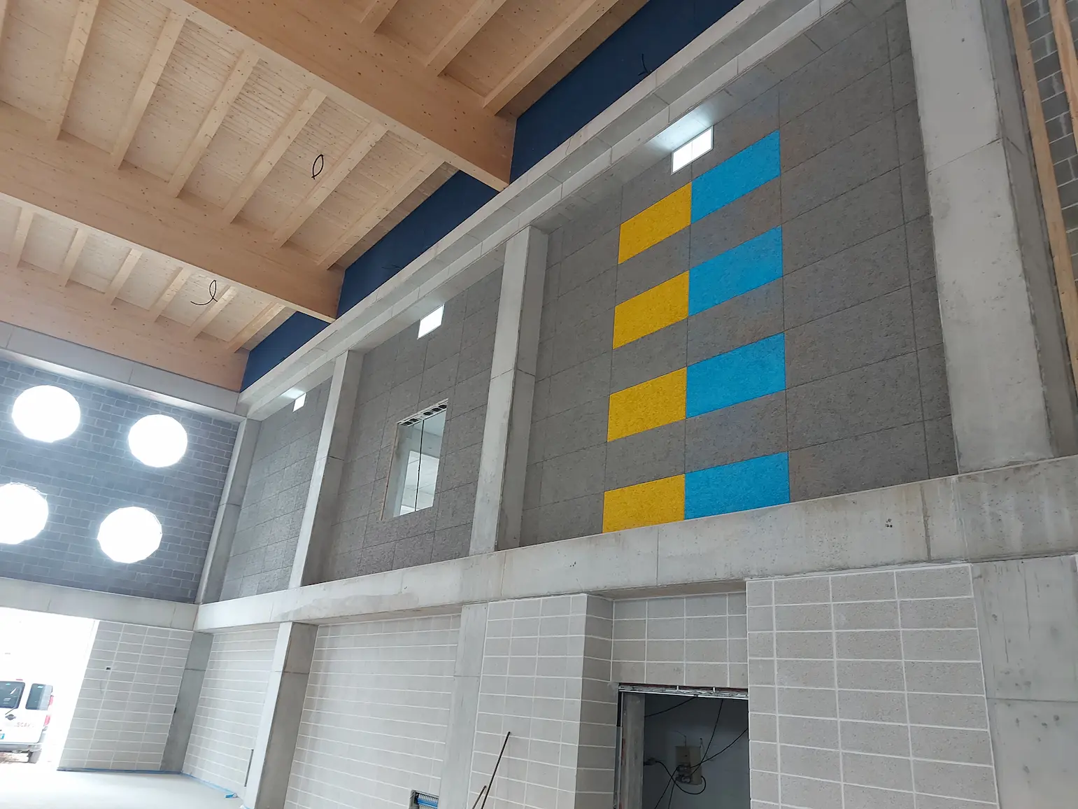 Displayed image from the thumbnail slider