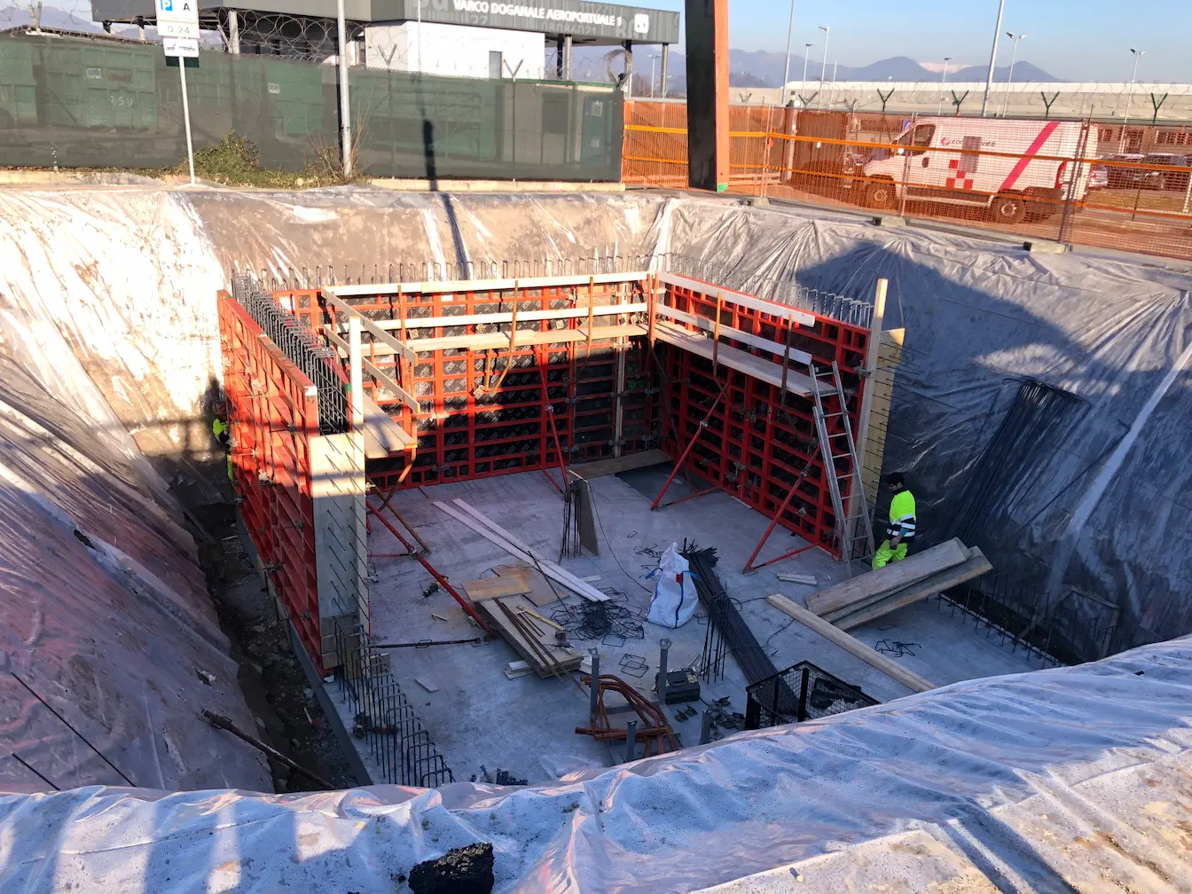 Displayed image from the thumbnail slider