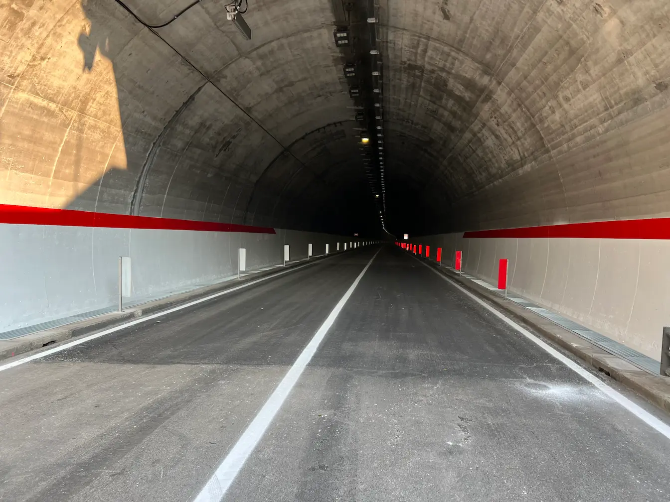 Displayed image from the thumbnail slider