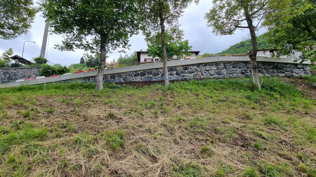 Displayed image from the thumbnail slider