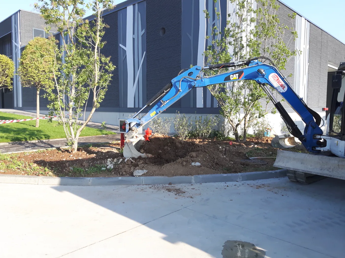 Displayed image from the thumbnail slider