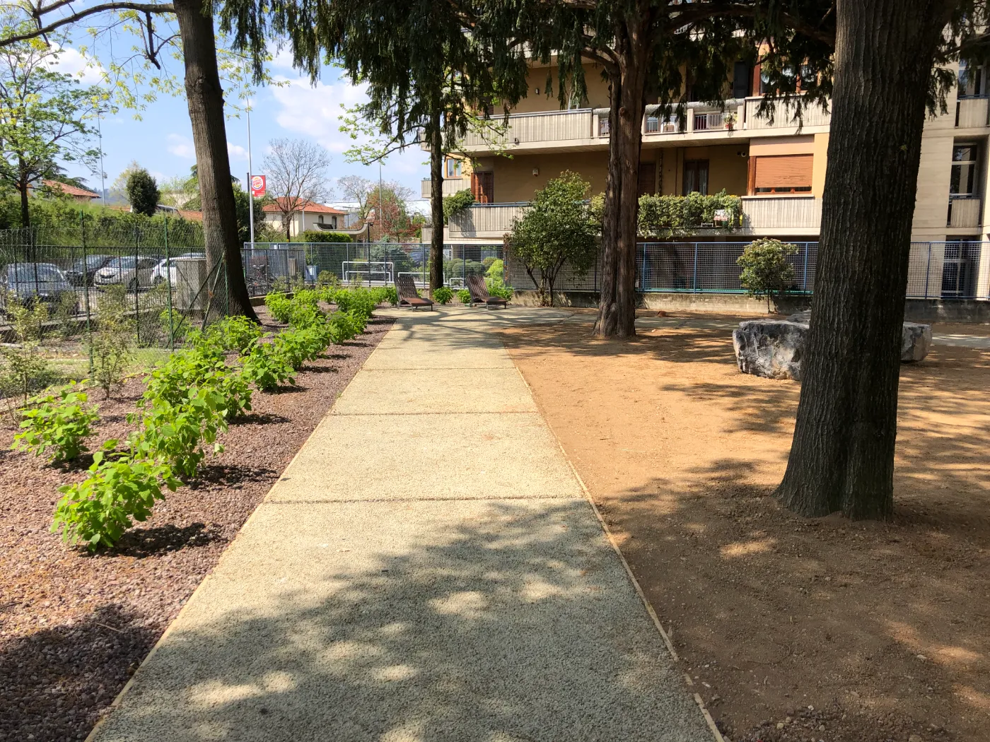 Displayed image from the thumbnail slider