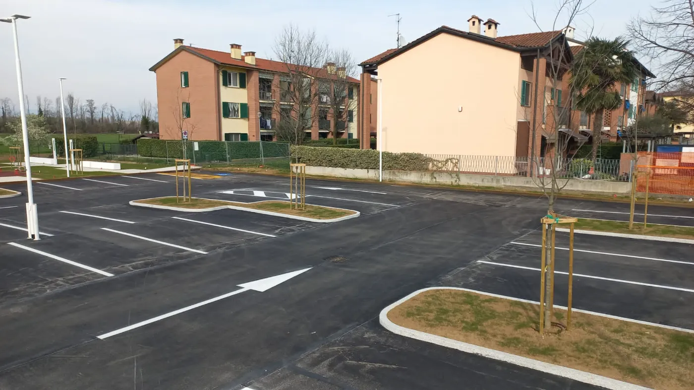 Displayed image from the thumbnail slider