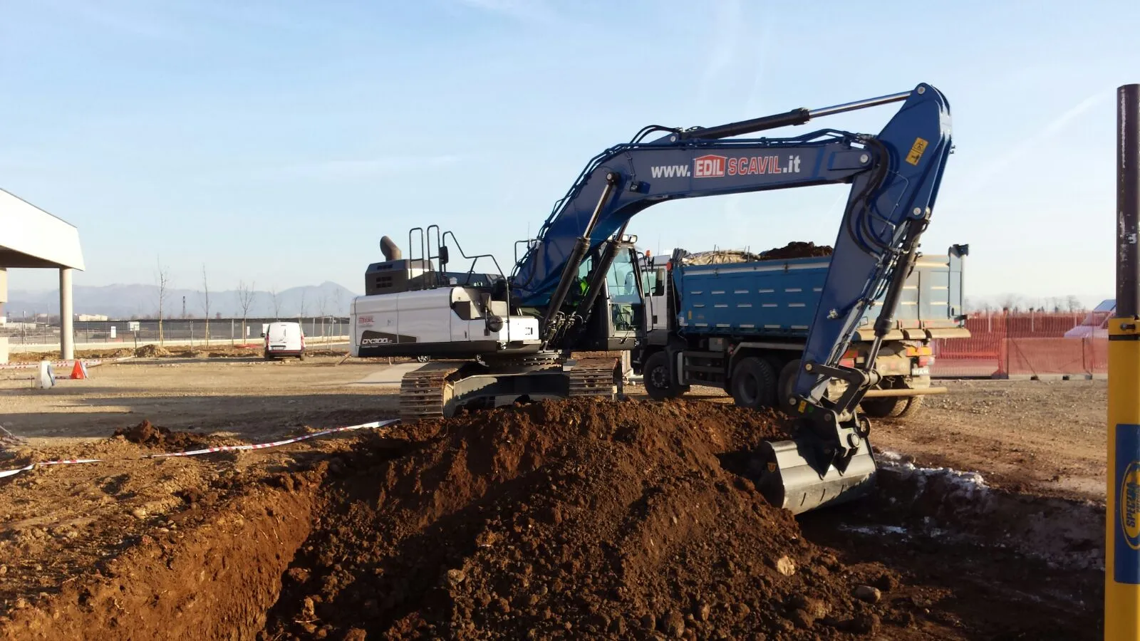 Displayed image from the thumbnail slider