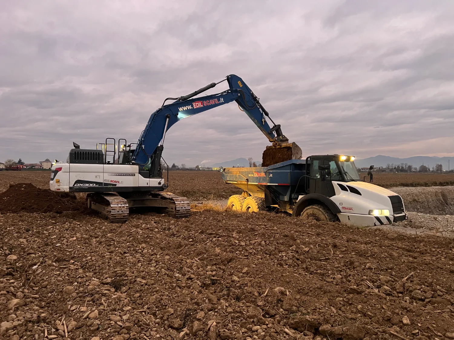 Displayed image from the thumbnail slider