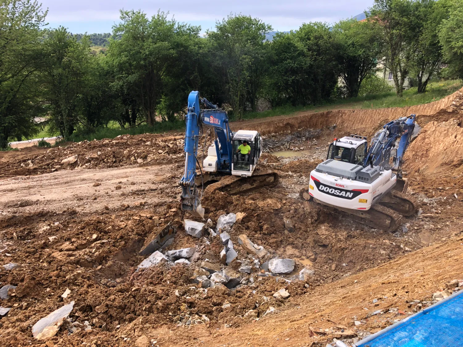 Displayed image from the thumbnail slider