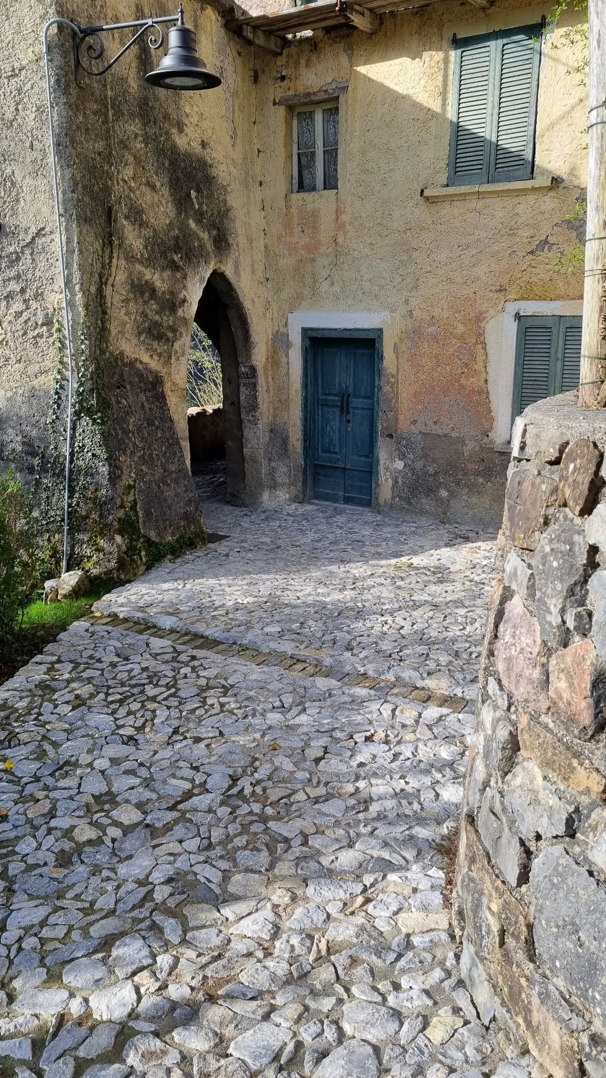 Displayed image from the thumbnail slider