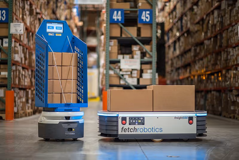 Fetch_Robotics_in_a_warehouse_[Image_credit_Fetch_robotics]