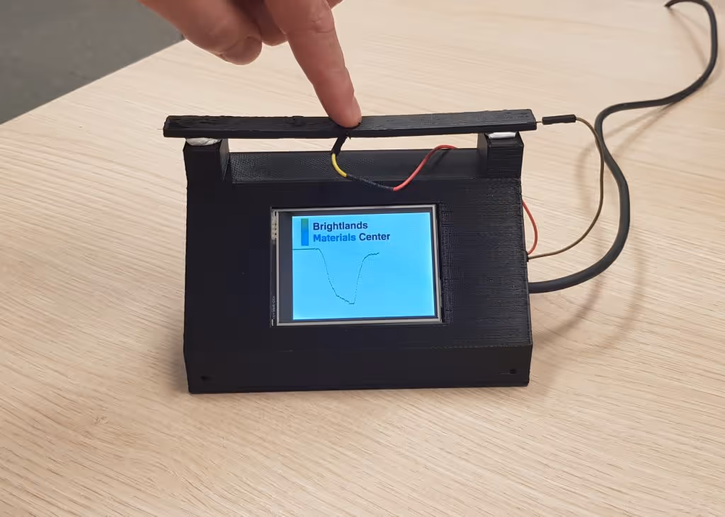 Monitoring the deformation of a 3D-printed composite structure [Image credit: Anisoprint]