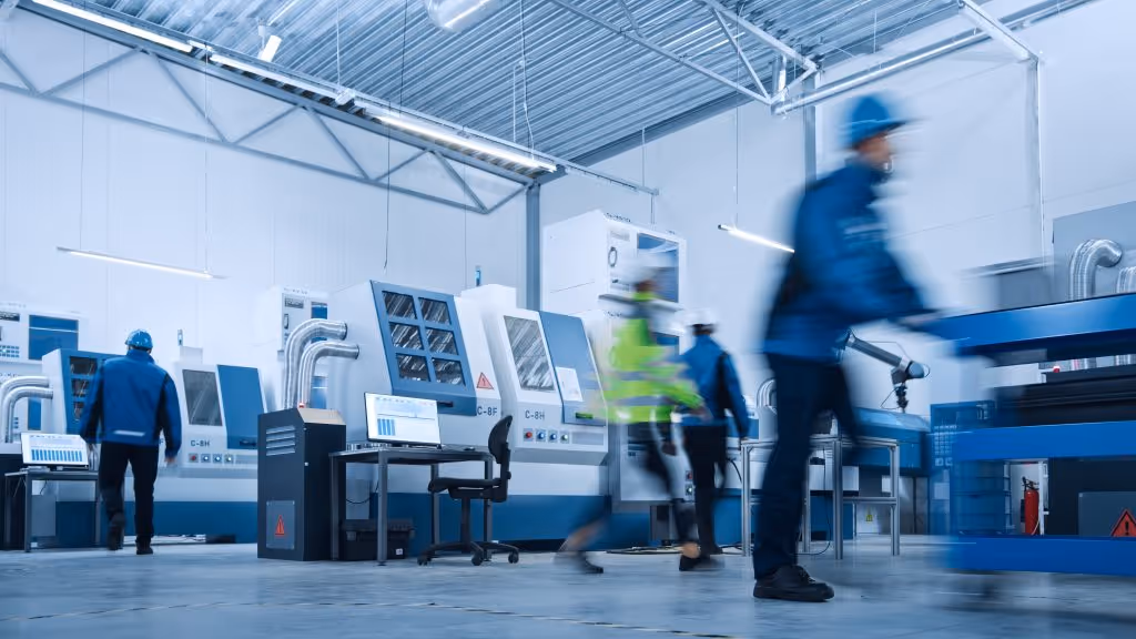 Indusry,4.0,Factory:,Blurred,Motion,Shot,Of,A,Team,Of