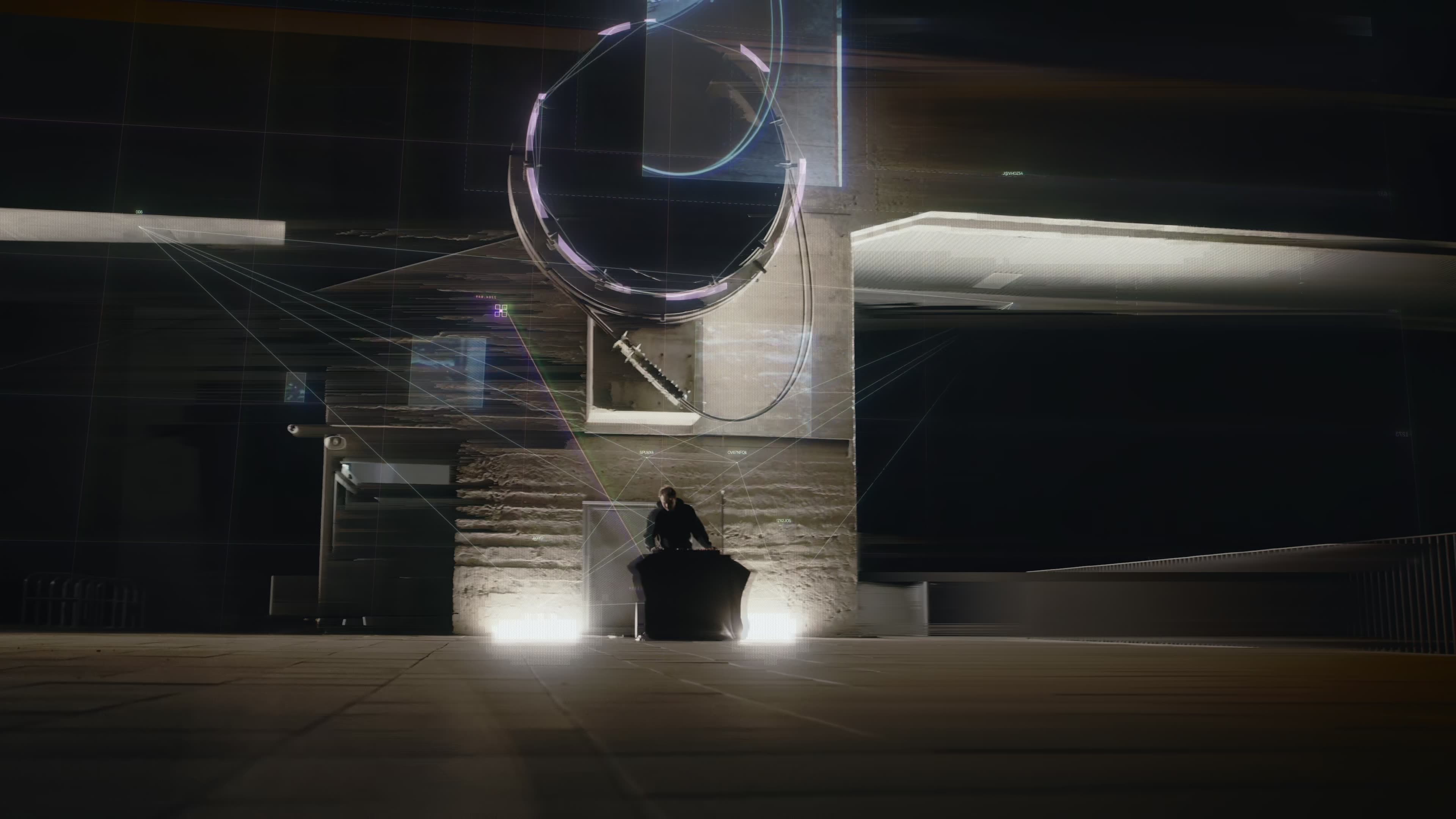 Artiste de musique électronique devant une console de mixage, entouré de faisceaux lumineux spectaculaires et d’effets visuels numériques (VFX) réalisés par L'Imagerie Films